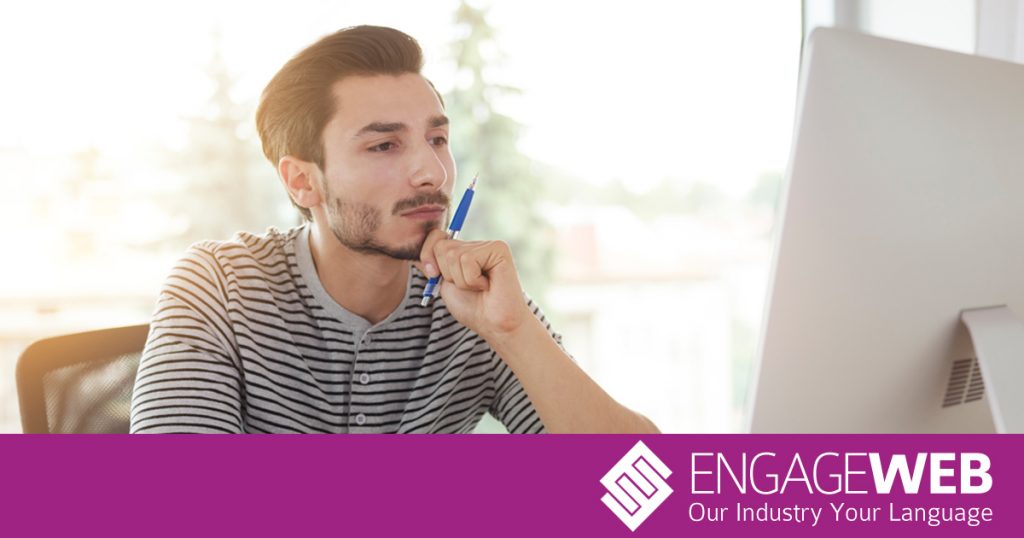 Mon on computer thinking